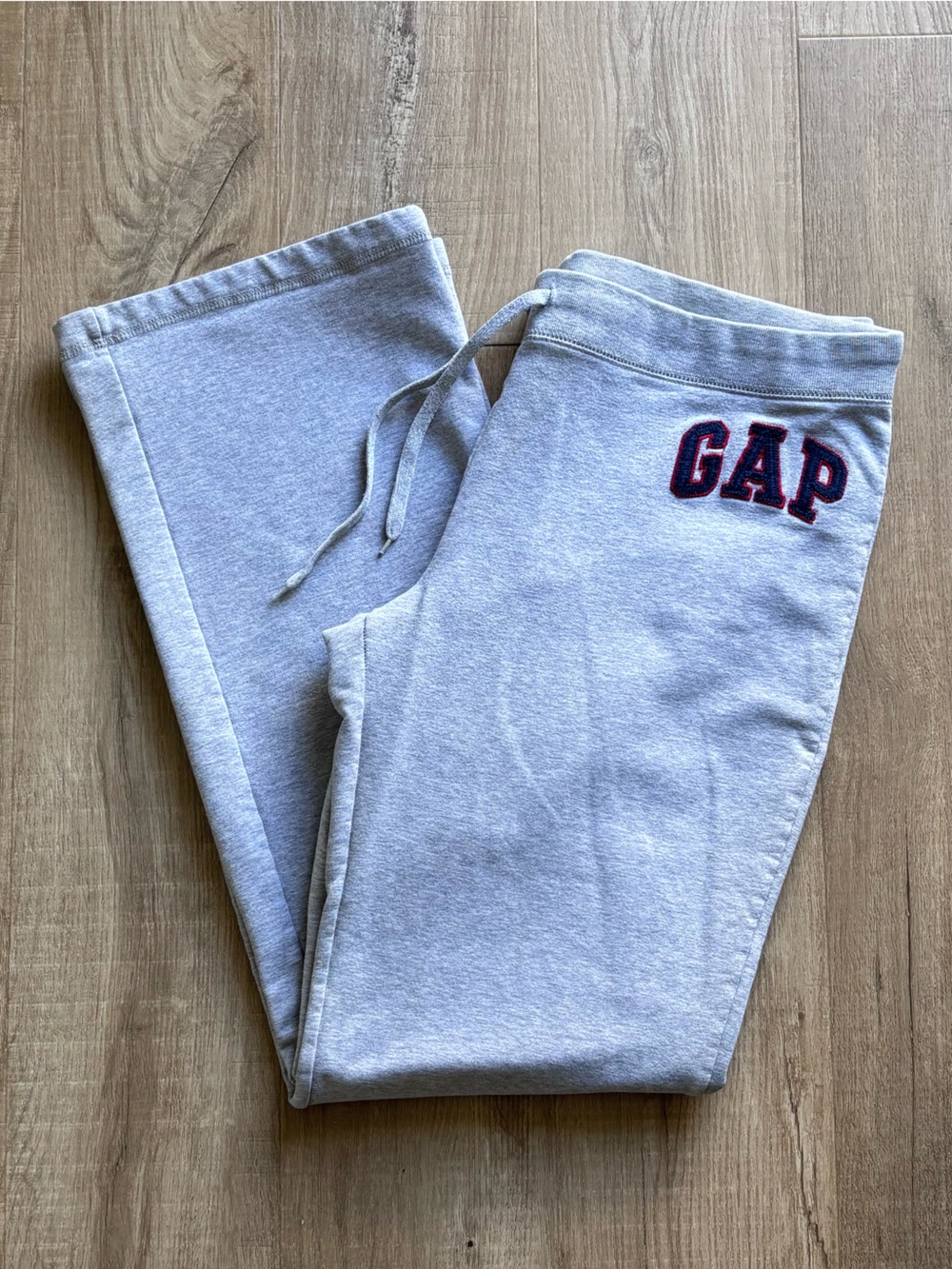 GAP Low Rise Stretch Flare Sweatpants 29” in Grey